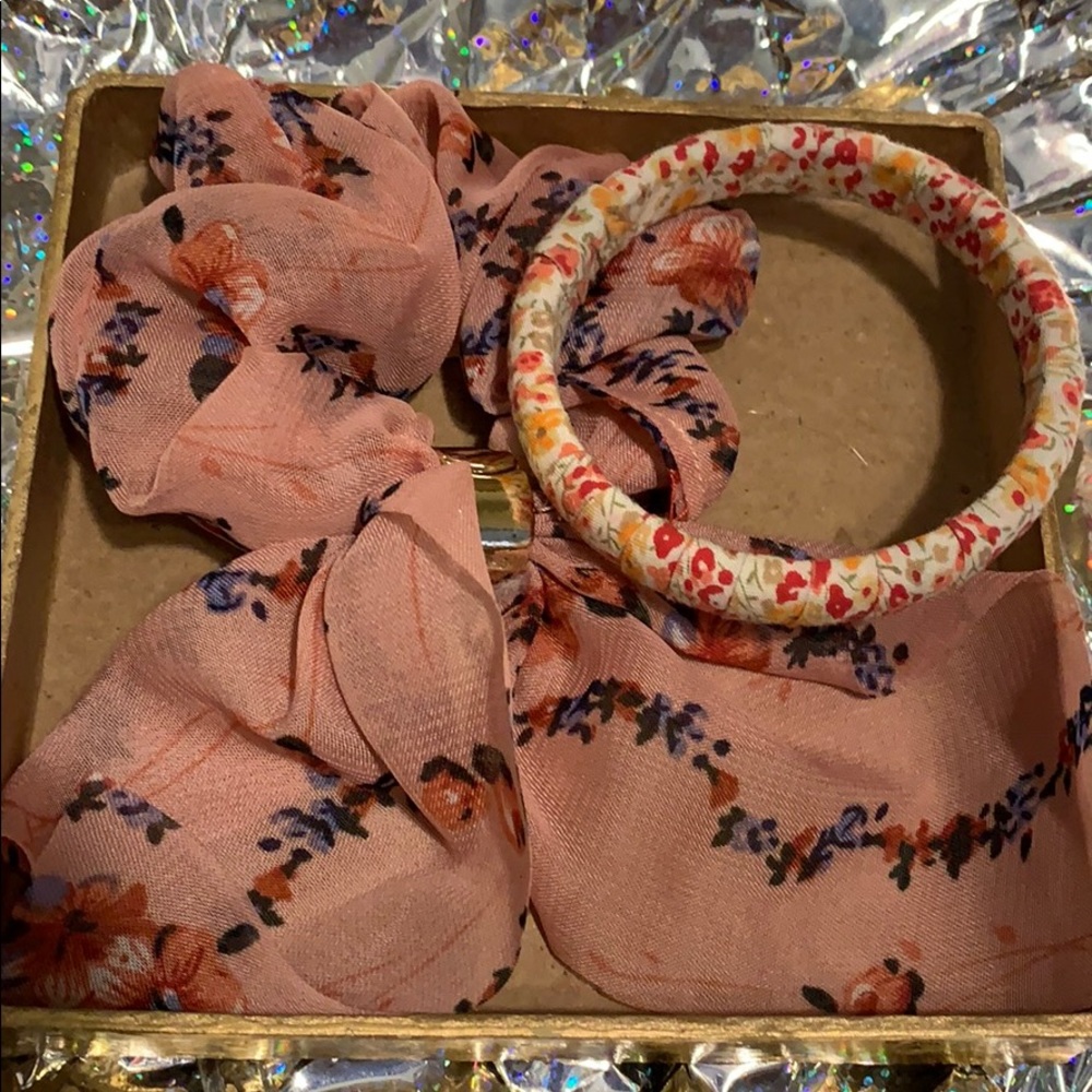 Spring floral bracelet bundle - Picture 3 of 6